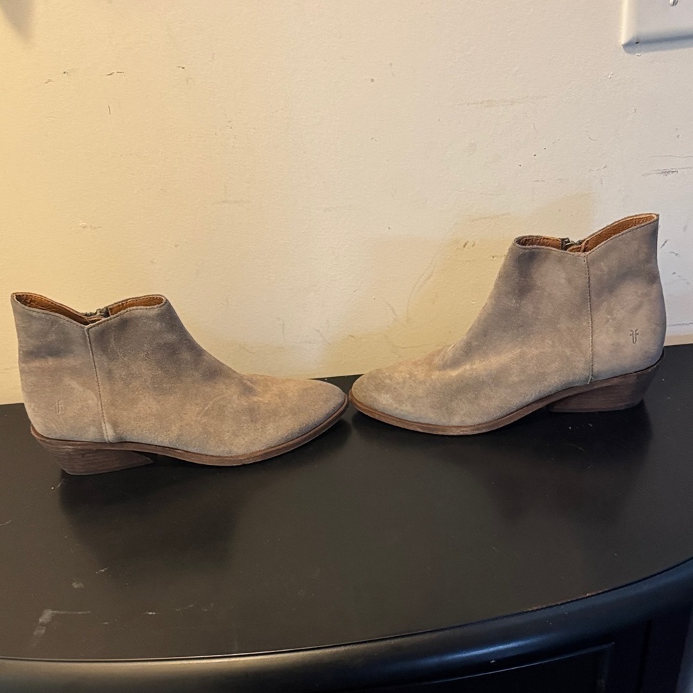LIKE NEW Frye Taupe Suede Ankle Booties - Picture 9 of 11